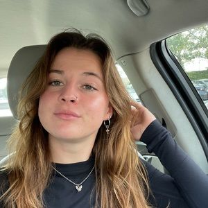 Meet your Posher, Eve